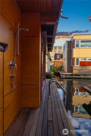 2339 Fairview Avenue E Seattle WA 98102