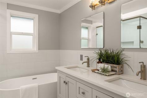 24325 SE 40th Place Sammamish WA 98029