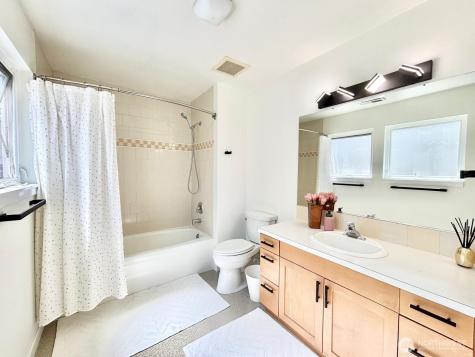 6719 35th Place S Seattle WA 98118