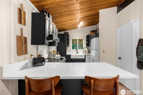 1465 Lake Drive Camano Island WA 98282