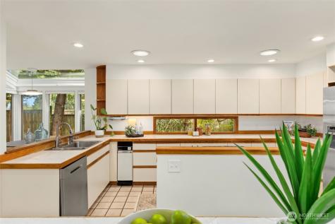 10700 NE Broomgerrie Road Bainbridge Island WA 98110