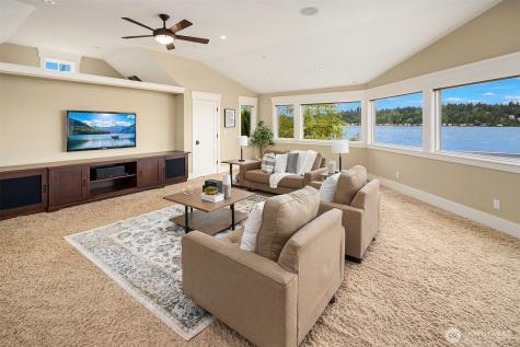2033 E Lake Sammamish Parkway NE Sammamish WA 98074