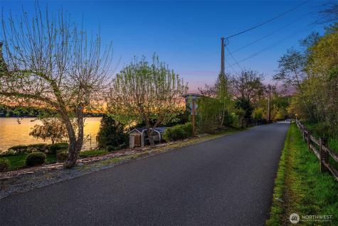 2033 E Lake Sammamish Parkway NE Sammamish WA 98074