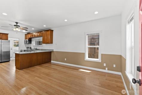 1823 Summit Avenue Everett WA 98201