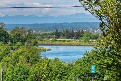 1823 Summit Avenue Everett WA 98201