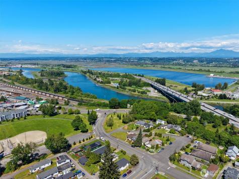 1823 Summit Avenue Everett WA 98201