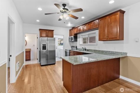1823 Summit Avenue Everett WA 98201