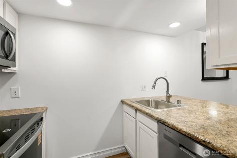 708 6th Avenue S Kent WA 98032
