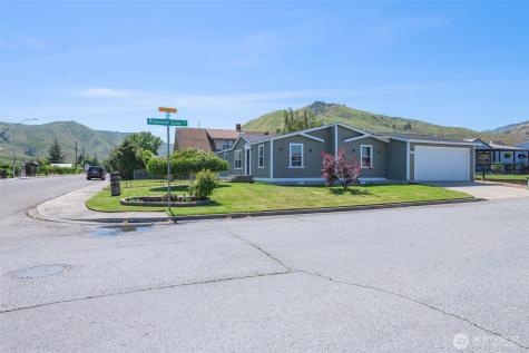 401 Ridgeview Loop Drive Wenatchee WA 98801