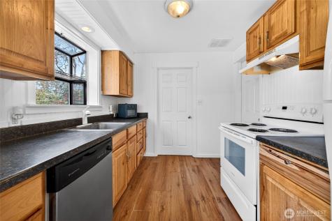 27 Crescent Circle SW Lakewood WA 98499
