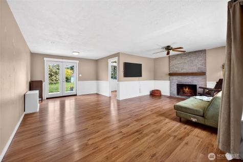 27 Crescent Circle SW Lakewood WA 98499