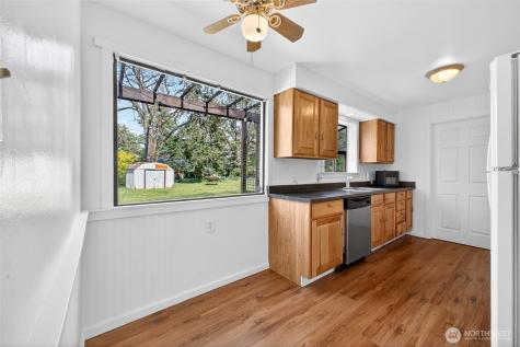 27 Crescent Circle SW Lakewood WA 98499