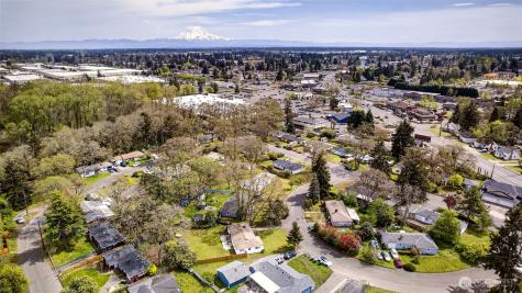 27 Crescent Circle SW Lakewood WA 98499