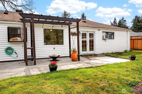 27 Crescent Circle SW Lakewood WA 98499