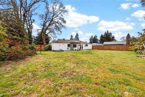 27 Crescent Circle SW Lakewood WA 98499
