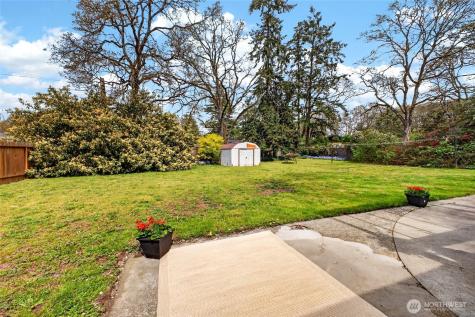 27 Crescent Circle SW Lakewood WA 98499