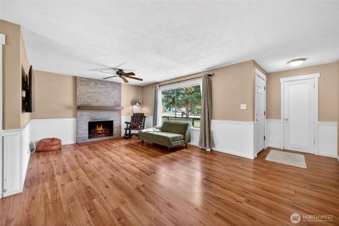 27 Crescent Circle SW Lakewood WA 98499