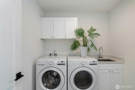 6738 21st Avenue SW Seattle WA 98106