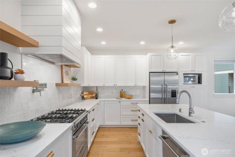 6738 21st Avenue SW Seattle WA 98106