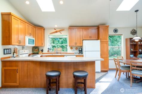 44 Everett Way Hat Island WA 98206