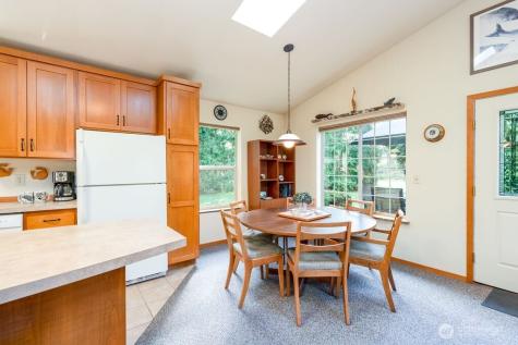 44 Everett Way Hat Island WA 98206