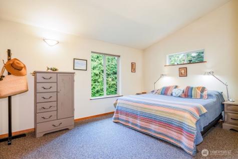 44 Everett Way Hat Island WA 98206