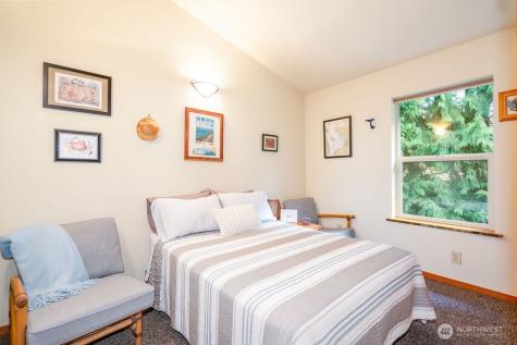 44 Everett Way Hat Island WA 98206