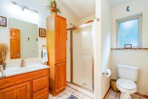 44 Everett Way Hat Island WA 98206