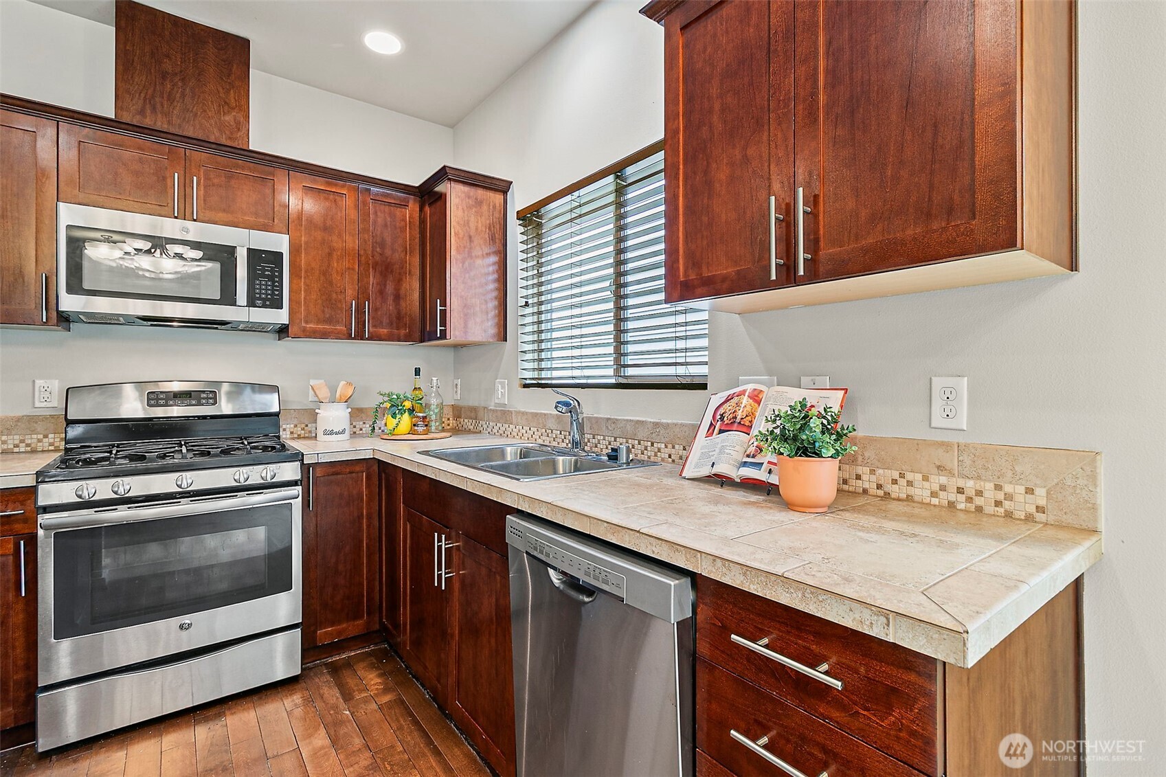 1051 42nd Court NE Auburn WA 98002