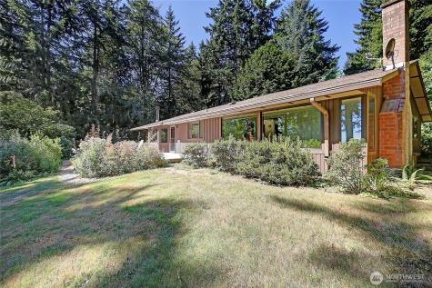 563 Wayne's Ridge Circle Camano Island WA 98282