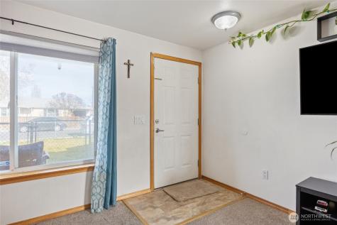 1215 Lowry Street Moses Lake WA 98837