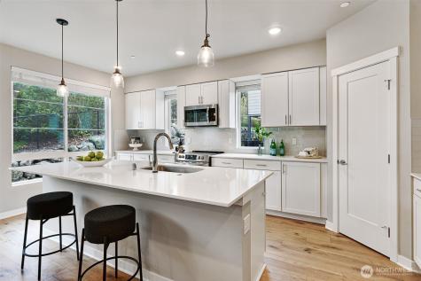 6633 NE 188th Court Kenmore WA 98028