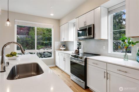 6633 NE 188th Court Kenmore WA 98028