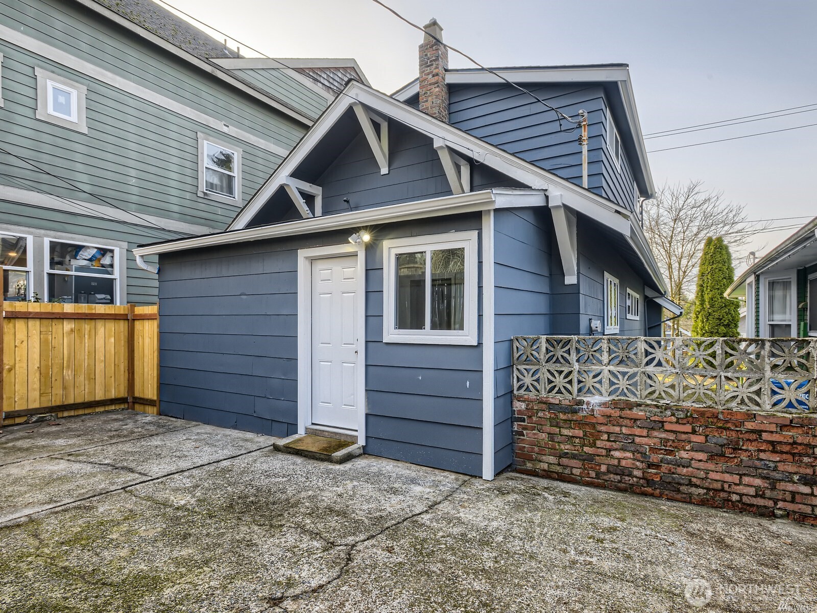 5242 11 Avenue NE Seattle WA 98105