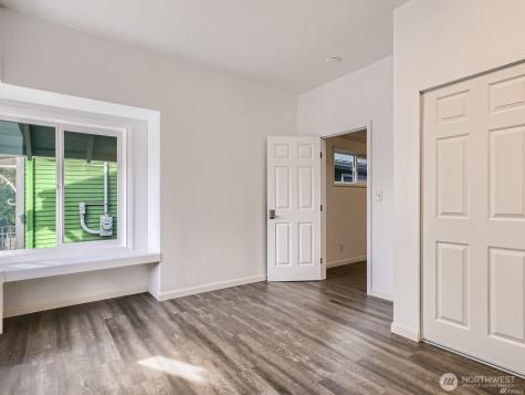 5242 11 Avenue NE Seattle WA 98105