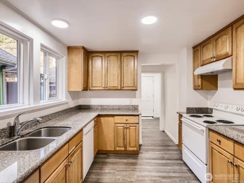 5242 11 Avenue NE Seattle WA 98105