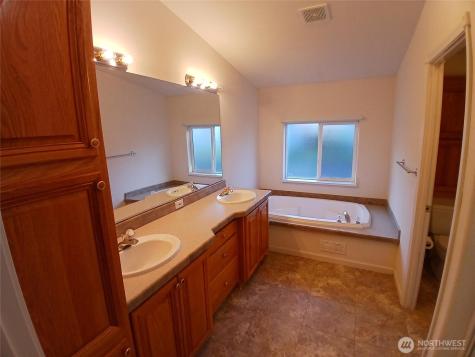 5702 90th Street Court E Puyallup WA 98371