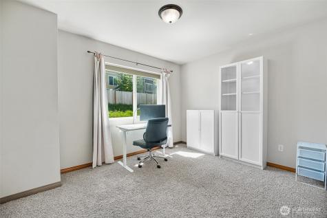 524 Pilchuck Path Everett WA 98201
