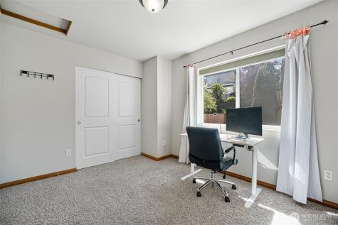 524 Pilchuck Path Everett WA 98201