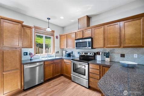 524 Pilchuck Path Everett WA 98201