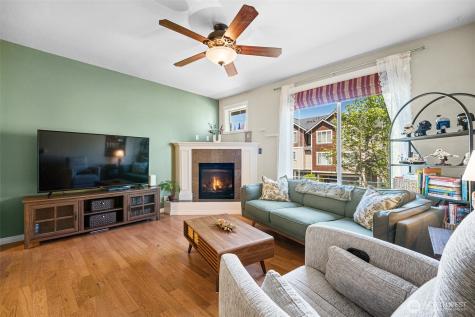 524 Pilchuck Path Everett WA 98201