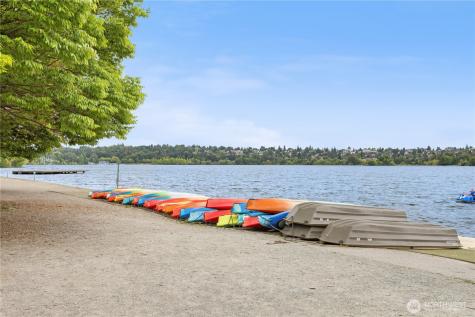 6546 Latona Avenue NE Seattle WA 98115