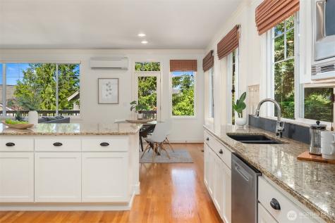 1578 NE Iris Street Issaquah WA 98029