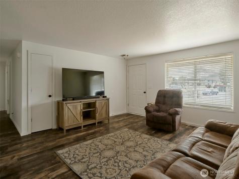 1733 Foxtail Circle Woodland WA 98674