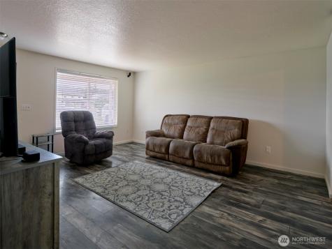1733 Foxtail Circle Woodland WA 98674