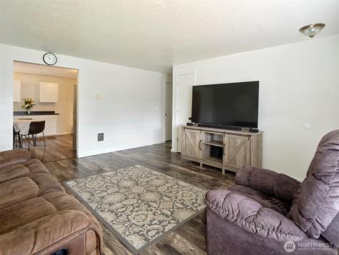 1733 Foxtail Circle Woodland WA 98674