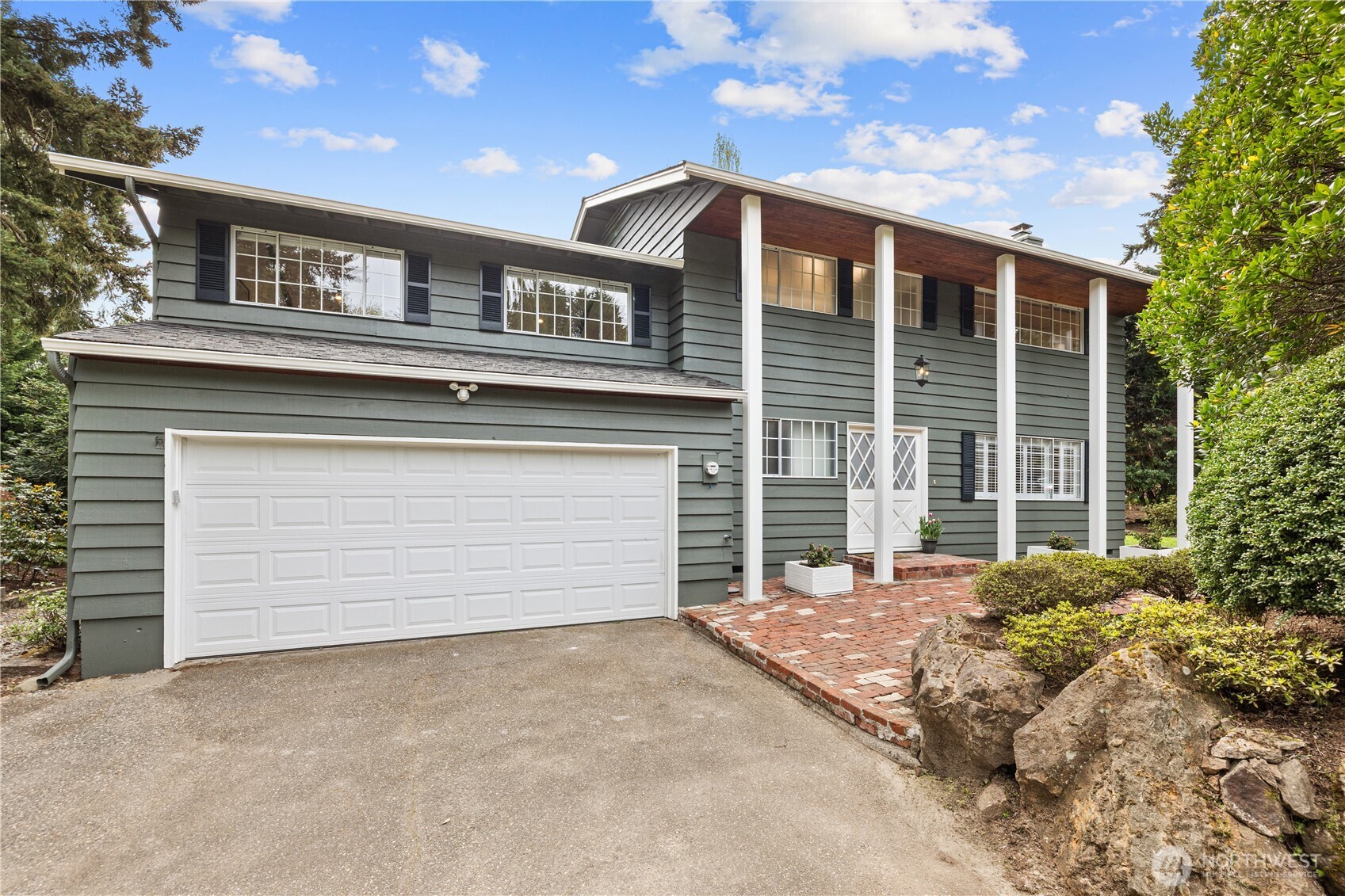 9226 Matthews Avenue NE Seattle WA 98115