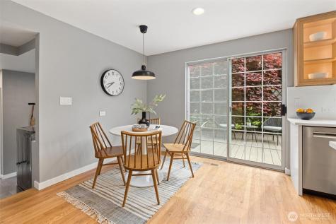 9226 Matthews Avenue NE Seattle WA 98115