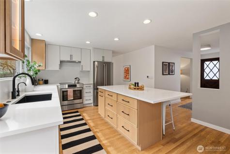 9226 Matthews Avenue NE Seattle WA 98115
