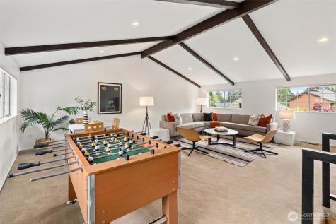 9226 Matthews Avenue NE Seattle WA 98115